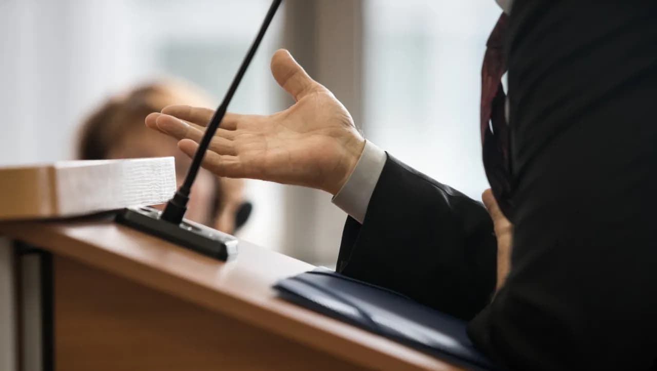 Co jeśli świadek nie stawił się na rozprawie? Sprawdź konsekwencje