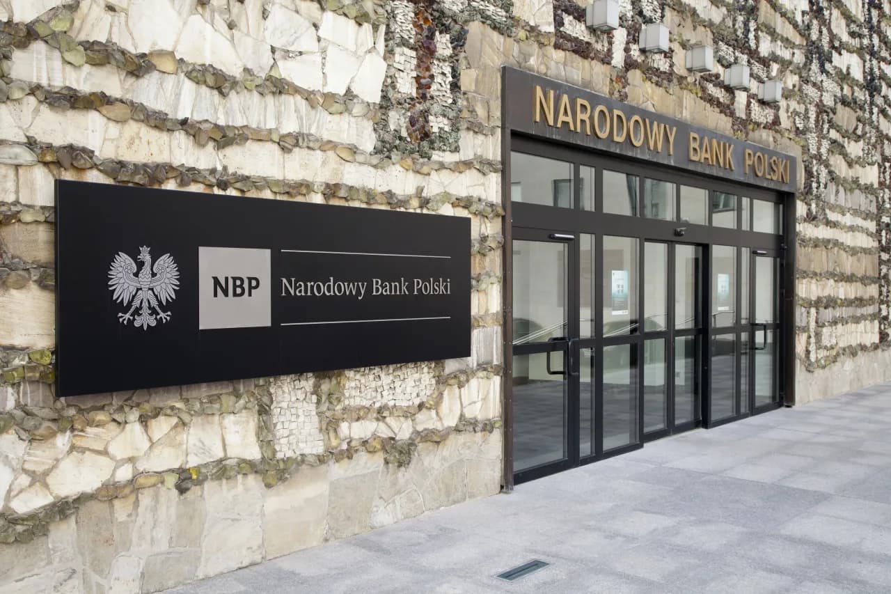 Gdzie jest NBP? Znajdź adres Narodowego Banku Polskiego w Warszawie