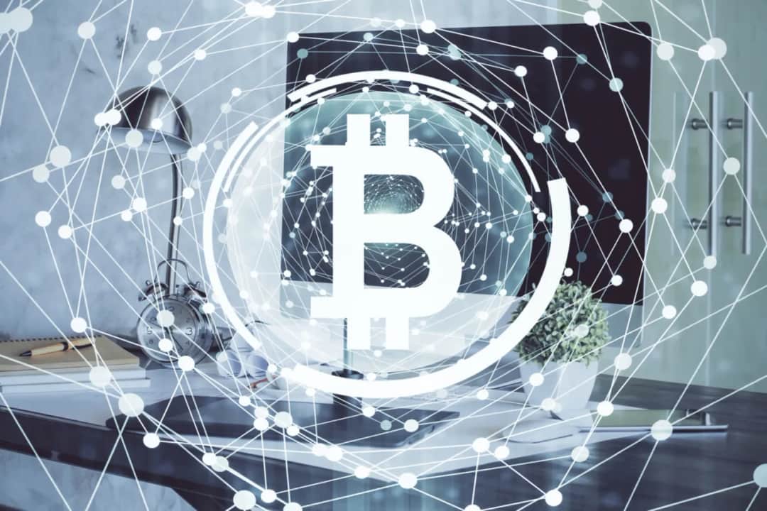 Czy warto inwestować w bitcoina? Odkryj zagrożenia i korzyści